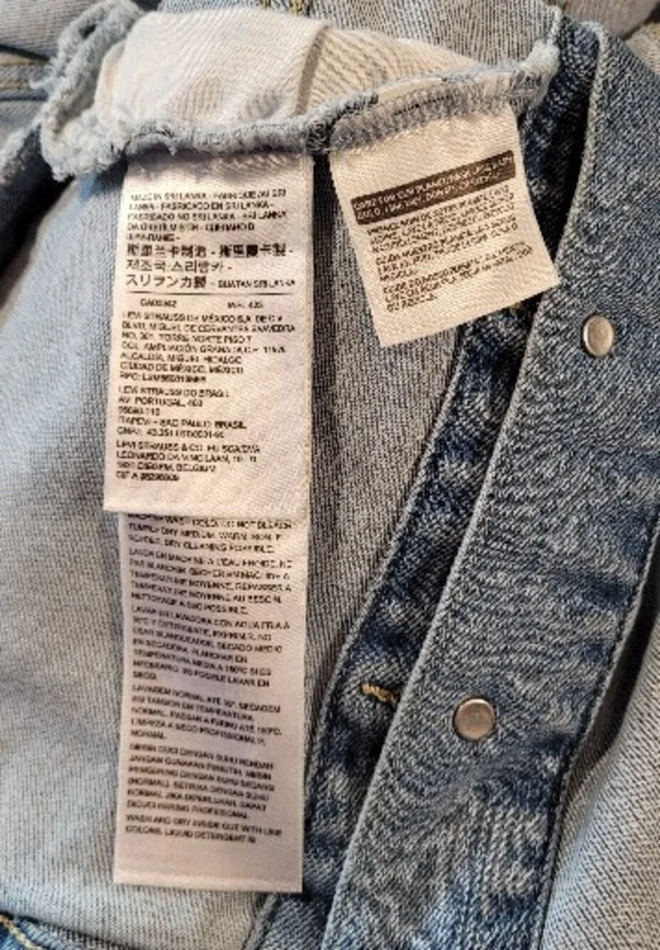 Levis levi red